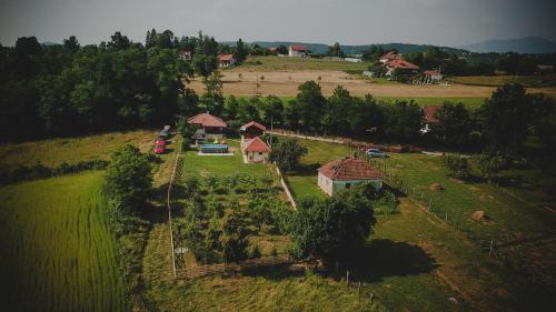 Природа в окрестностях дома для отпуска