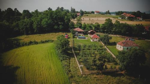 Природа в окрестностях дома для отпуска