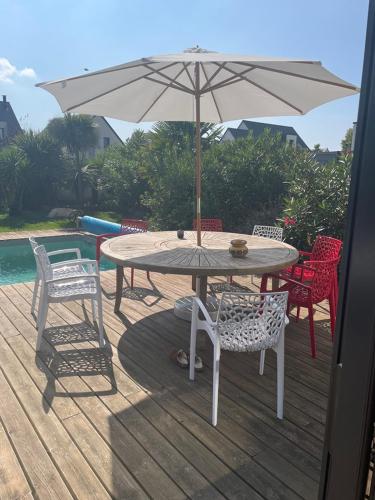 Photo de la galerie de l'établissement Villa avec piscine chauffée, à La Baule