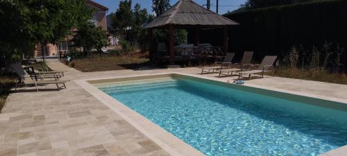 Kolam renang di atau dekat dengan Beautiful Villa with large pool and garden 20 mn from Nice