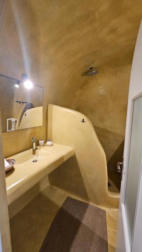 a bathroom with a sink and a mirror at Kalitsi Canaves in Vóthon