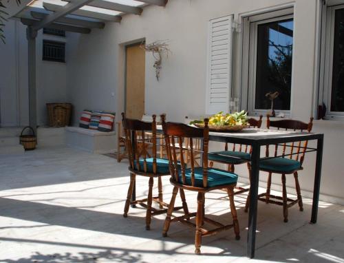 Φωτογραφία από το άλμπουμ του Vila Thimari A House in olive grove στην Ερέτρια