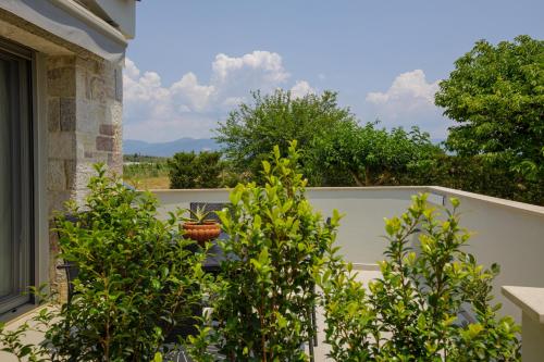a white fence with a vase on a balcony at Cosy apartments in Análipsis