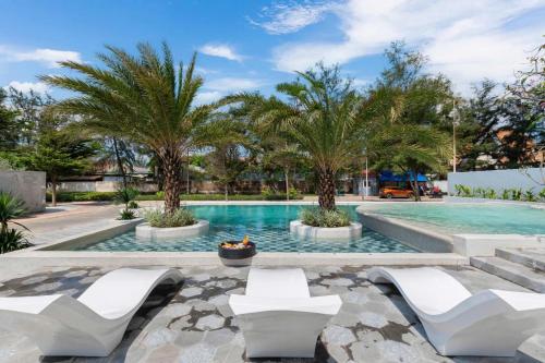 Bazén v ubytování Annata Beach Hotel nebo v jeho okolí