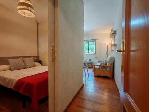 a bedroom with a bed with a red blanket at Tu refugio cómodo y con piscina - Herbasabina 2 in Pla de l'Ermita