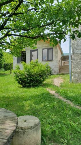 Guest House Ijevan's Gardenにある庭