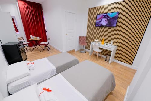 Μια τηλεόραση ή/και κέντρο ψυχαγωγίας στο Luxury room 2
