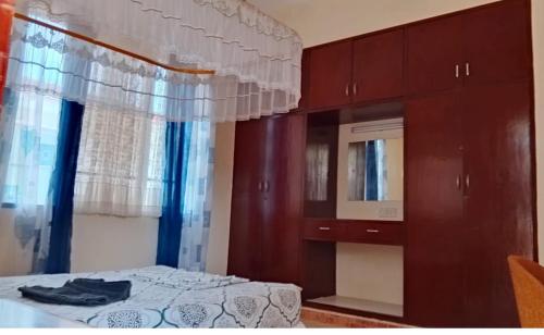 Postel nebo postele na pokoji v ubytování ZURI Homestay WIFI & Ocean BREEZE !!