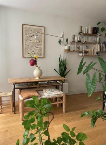 Photo de la galerie de l'établissement Sublime Spacious Apartment In Ménilmontant, à Paris