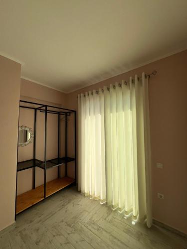 Katil atau katil-katil dalam bilik di Luka apartaments Suite 1