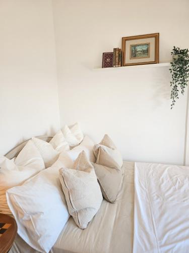 a white bed with white pillows on it at La dolce vita Giove apartment in Giove
