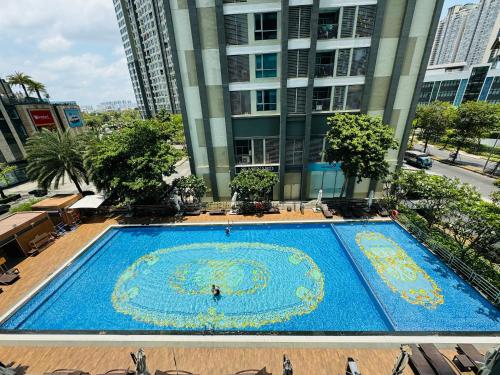 a large swimming pool in the middle of a building at Landmark Plus Vinhomes CityView Suite in Ho Chi Minh City