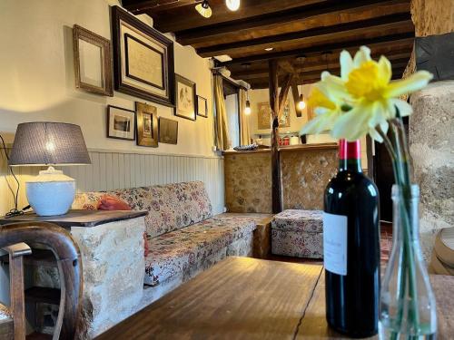 Posezení v ubytování Cottage in Les Eyzies-De-Tayac-Sireuil with pool