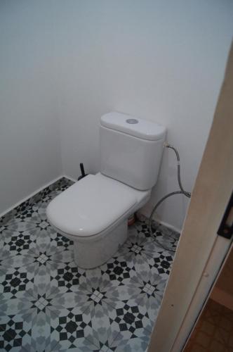 Ένα μπάνιο στο Le Petit Kaouki 1 bedroom with private garden