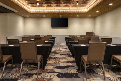 a conference room with tables and chairs and a screen at Hilton Garden Inn New York/Midtown Park Avenue in New York