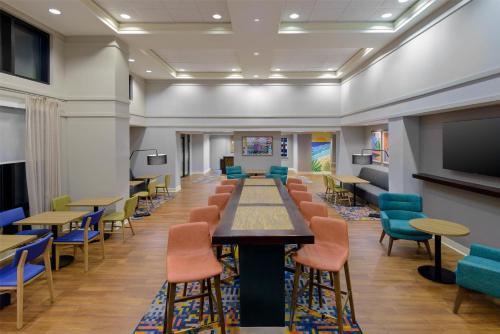 a conference room with a long table and chairs at Hampton Inn & Suites Pensacola/Gulf Breeze in Gulf Breeze