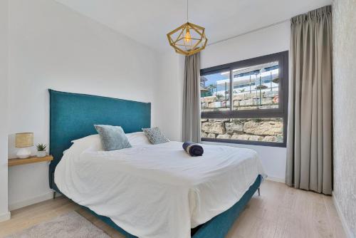 One 80 within walking distance to the sea