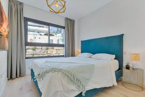 One 80 within walking distance to the sea