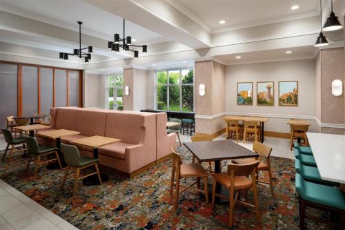Posezení v ubytování Hampton Inn & Suites Knoxville-Turkey Creek Farragut