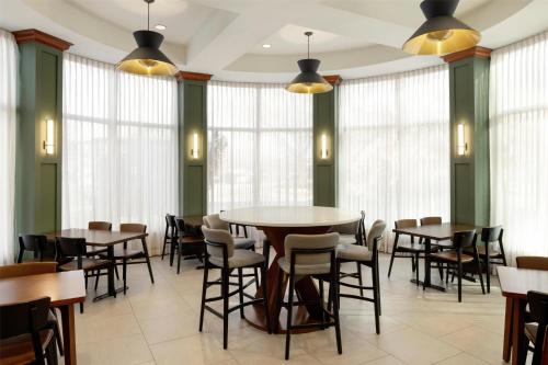 Restaurace v ubytování Hampton Inn & Suites Greenville-Downtown-Riverplace