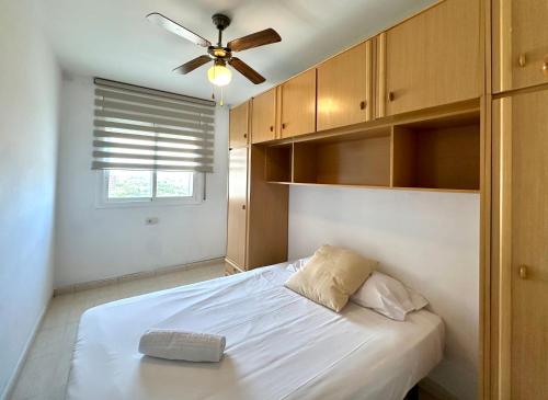 Postel nebo postele na pokoji v ubytování Home Vila-seca Town