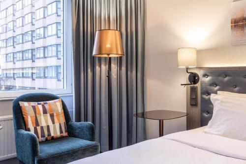 Postel nebo postele na pokoji v ubytování Hilton Helsinki Strand