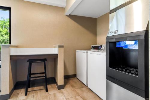 a kitchen with a stove and a bar with a stool at Hampton Inn Jacksonville Ponte Vedra in Jacksonville Beach