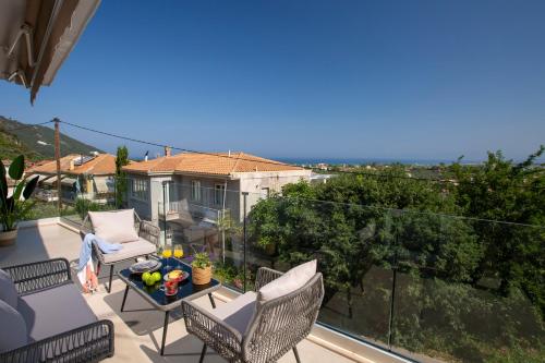 Villa Dimitris - The House & The Suite