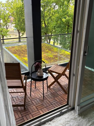 Balcone o terrazza di Riverside Retreat - Cozy Central Stay in Pärnu