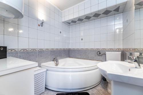 Koupelna v ubytování Apartments Mikulina