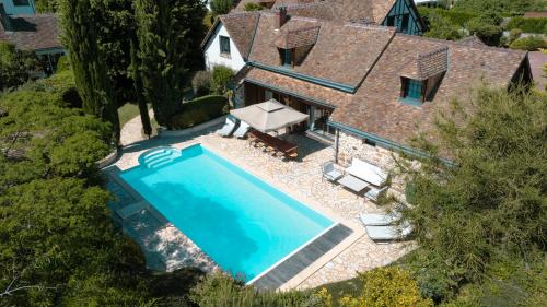 Le Patis et sa piscine