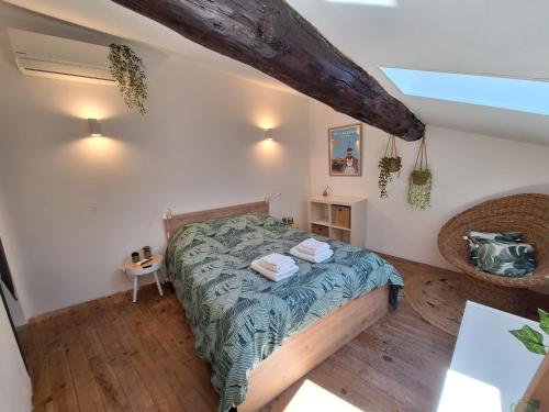 La Garriguette Appart centre historique calme climatisé 6 à 8 couchages