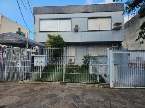 Το κτήριο όπου στεγάζεται  το διαμέρισμα