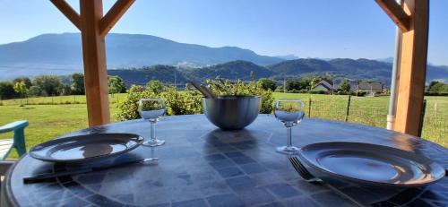 Ein allgemeiner Bergblick oder ein Berglick von des Bed & Breakfasts aus