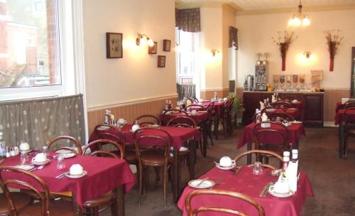 Restoran atau tempat lain untuk makan di Boltonia