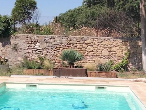 Piscina en o cerca de Gite LA DEPENDANCE