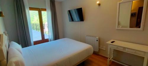 Μια τηλεόραση ή/και κέντρο ψυχαγωγίας στο Edelweiss Hotel