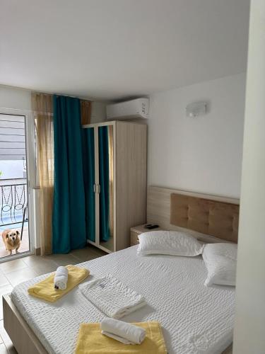 a bedroom with a large bed with towels on it at Casa George in Costinesti