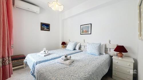 Nerja Central Pool Apartment by South Costa