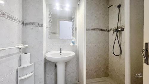 Nerja Central Pool Apartment by South Costa