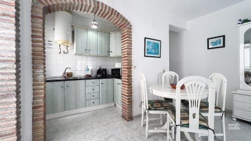 Nerja Central Pool Apartment by South Costa