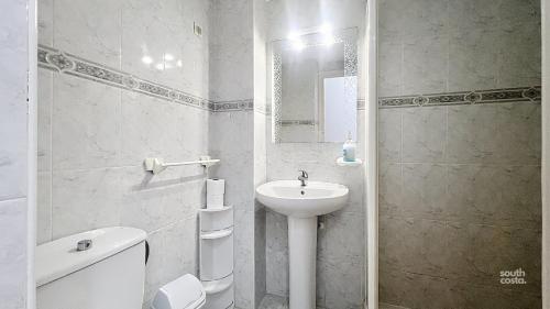 Nerja Central Pool Apartment by South Costa