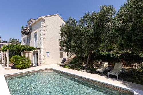 Bazén v ubytovaní Apartment Marghareta alebo v jeho blízkosti