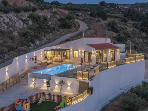 Luxury Villa Maximus - With Private Heated Pool