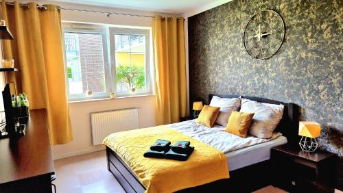 Ένα ή περισσότερα κρεβάτια σε δωμάτιο στο Levilena apartament Osiedle Bałtyk
