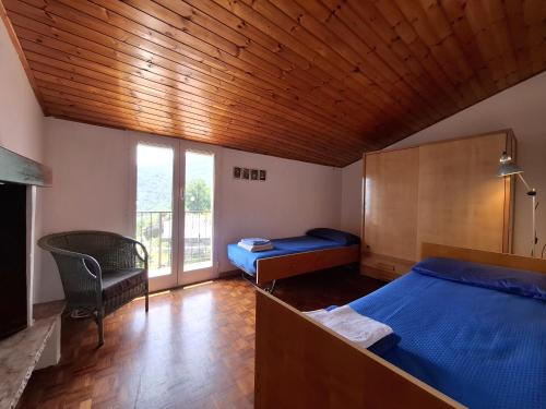 a bedroom with a large bed and a wooden ceiling at Casa vacanza PerlaBlu in Fezzano