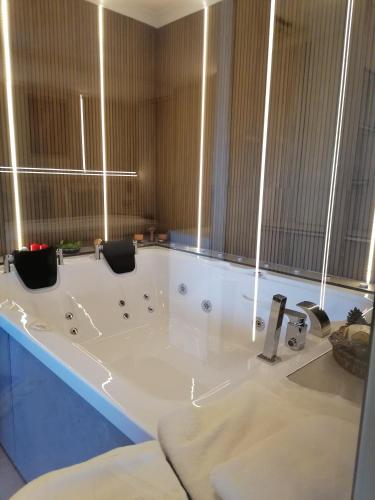 Ένα μπάνιο στο N'Ala Otel