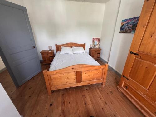 Photo de la galerie de l'établissement Maison avec terrasse et jardin, 20 minutes des plages, à Saint-Jean-dʼAngle