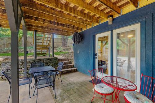 a patio with a table and chairs and a door at The Blue Beaver Cottage in Rogers
