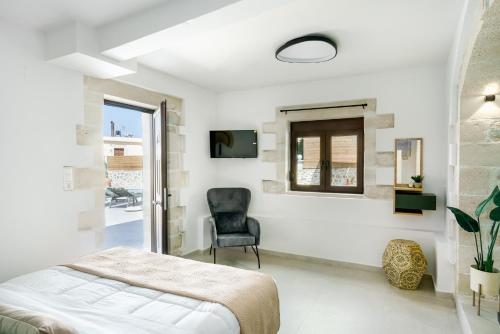 Televisyen dan/atau pusat hiburan di Villa Angelo, Traditional Cretan Stone Villa with Pool & Countryside Views